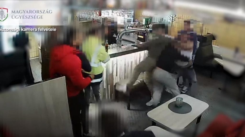 Terror és tragédia egy balatonboglári kávézóban: brutális tömegverekedés robbantotta ki a testvérpár rémtette