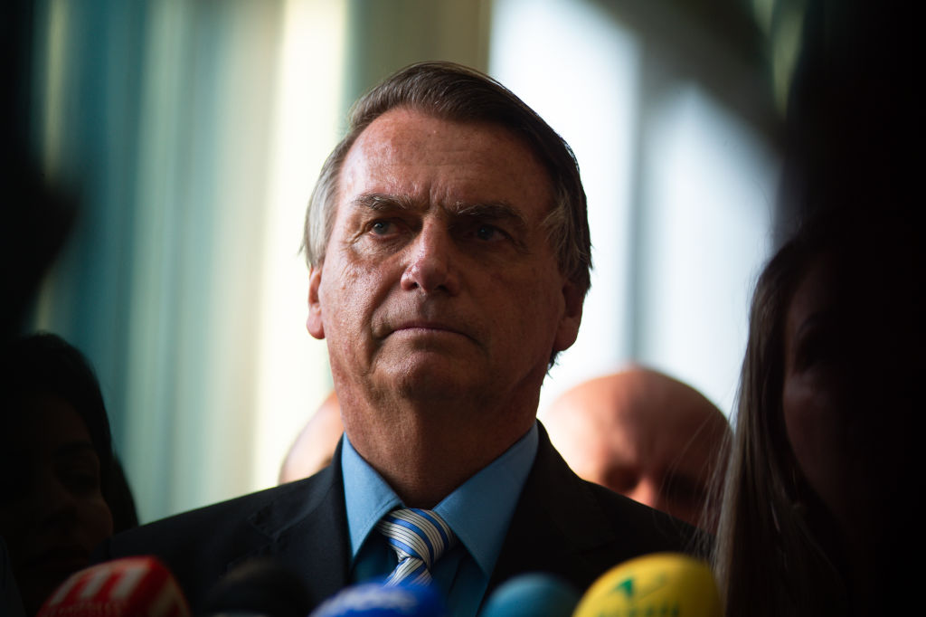 Bolsonaro bujkálása miatt a brazil külügyminisztérium a magyar nagykövetet kérvényezte