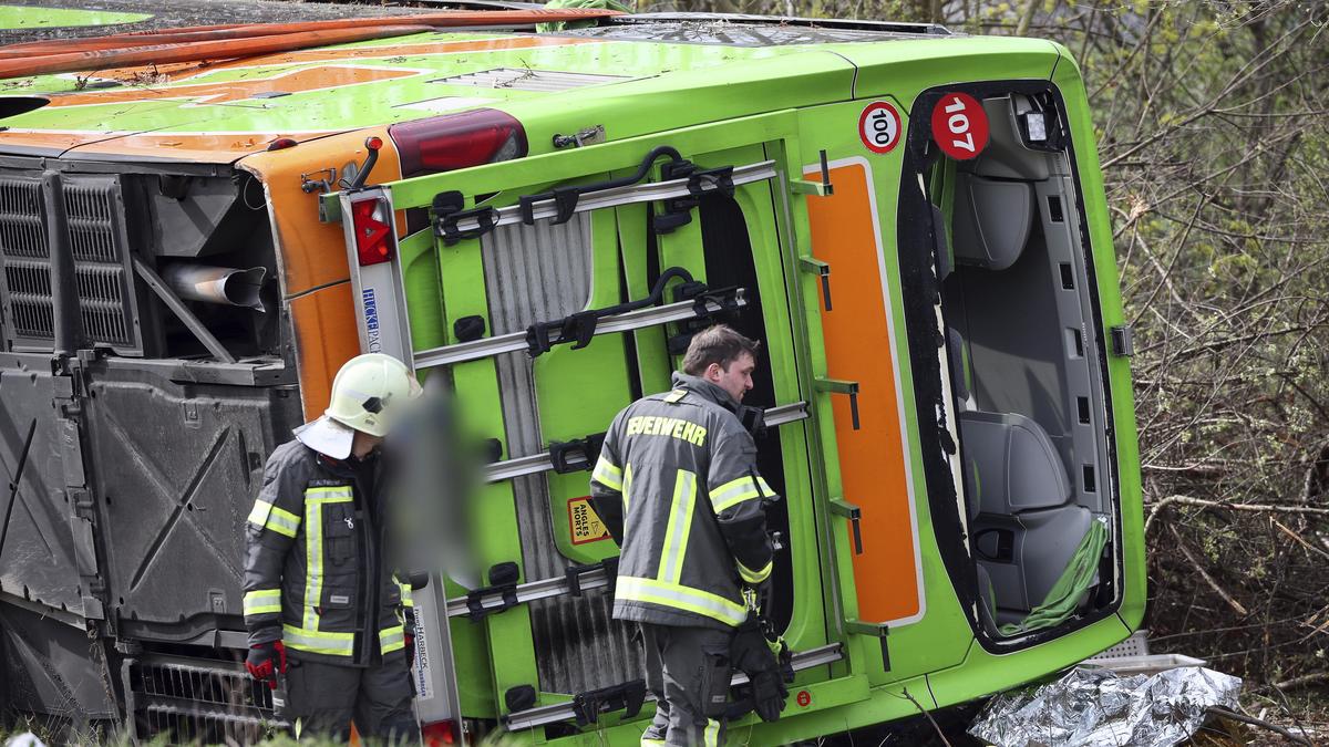 Sokkoló fotók egy súlyos buszbalesetről Németországban