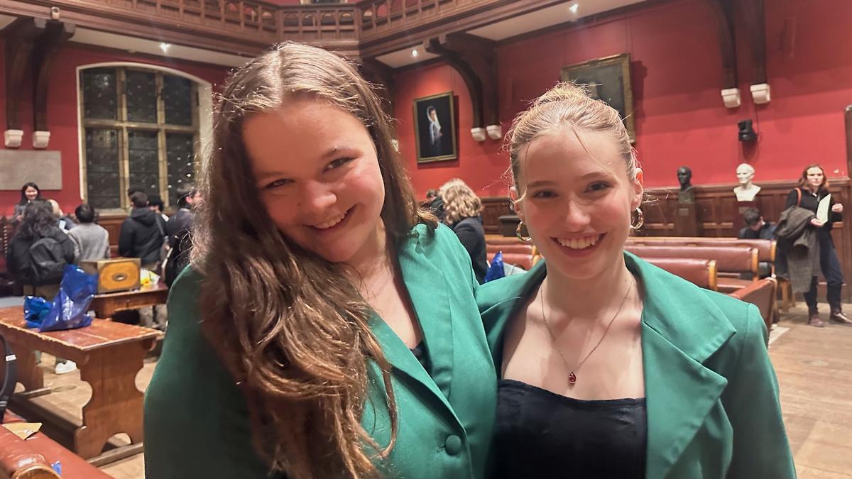 Magyar lányok győzelme az Oxfordi vitaversenyen