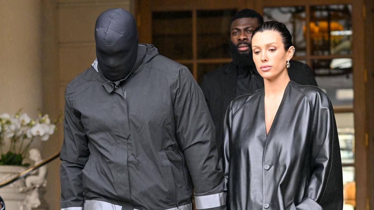 Kanye West felesége merész megjelenéssel hódította meg az utcát: átlátszó szettben szikrázott – fotók