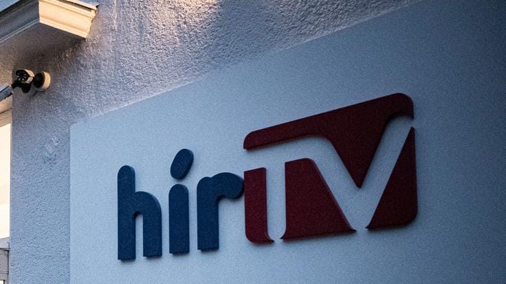 Az árnyak mélyéről: megható változás történt a HírTV-nél