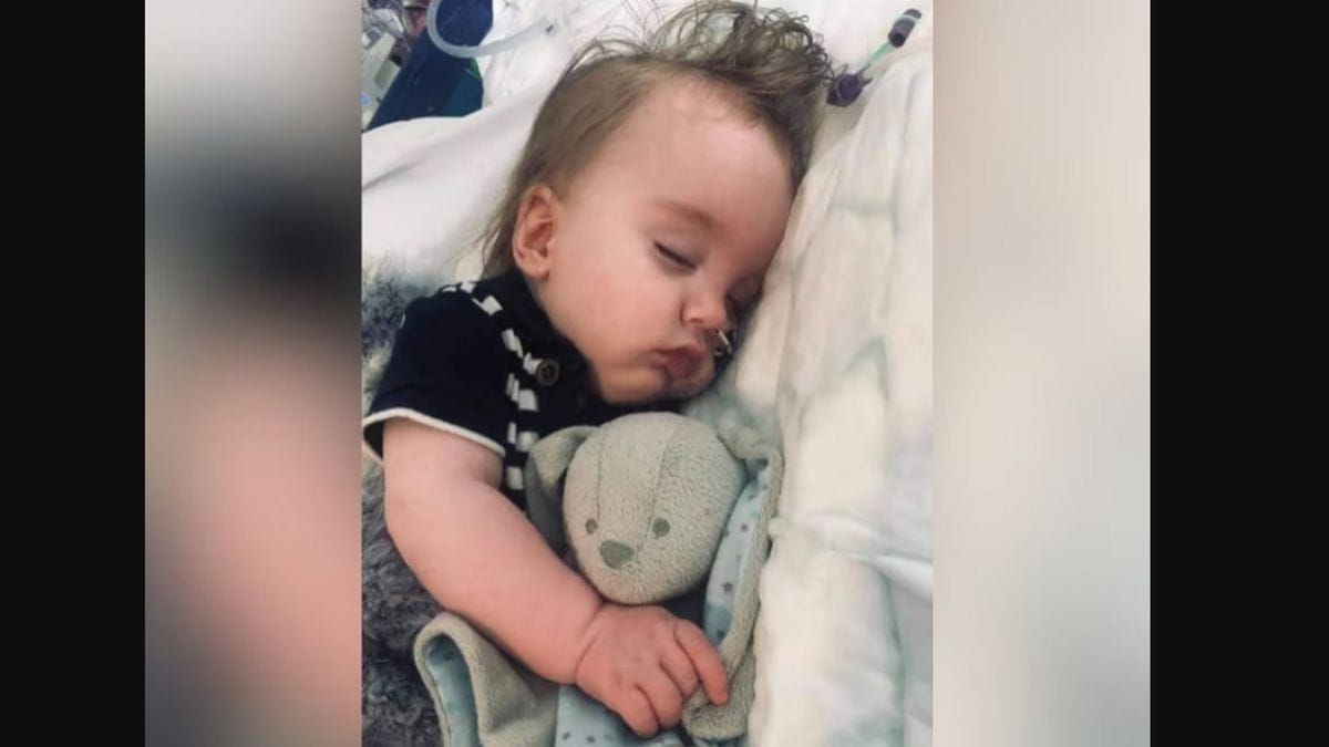 Az 1 éves kisfiú szíve 19 percig nem vert, de csoda történt: túlélte