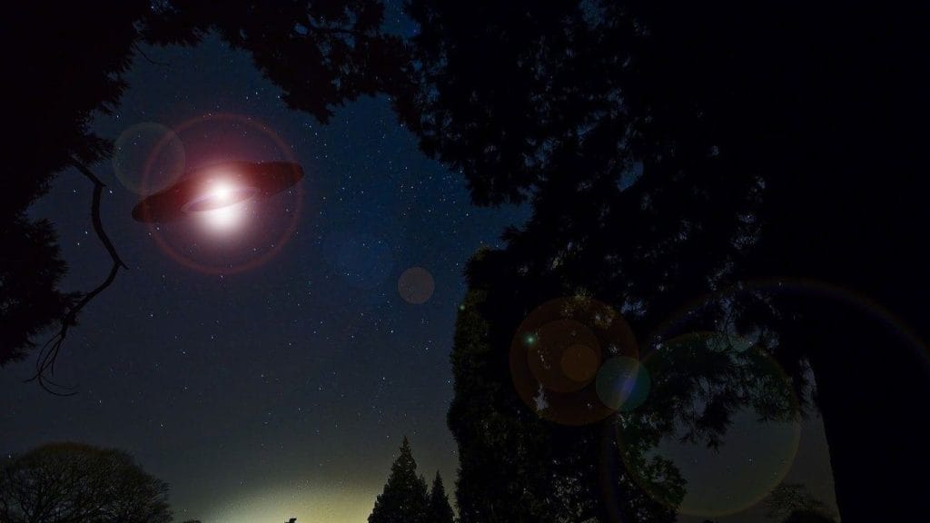 UFO-t sikerült lefényképezni? Titokzatos, fekete kör jelent meg az égbolton