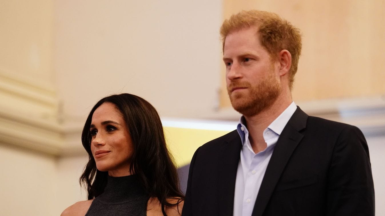 Az insider vallomása: így térhet vissza Harry herceg és Meghan a királyi családhoz