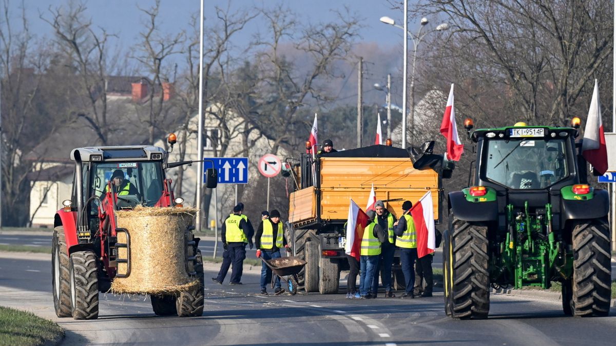Lengyelországot dühödt gazdák szállták meg: 560 útszakaszon zárták le az utakat