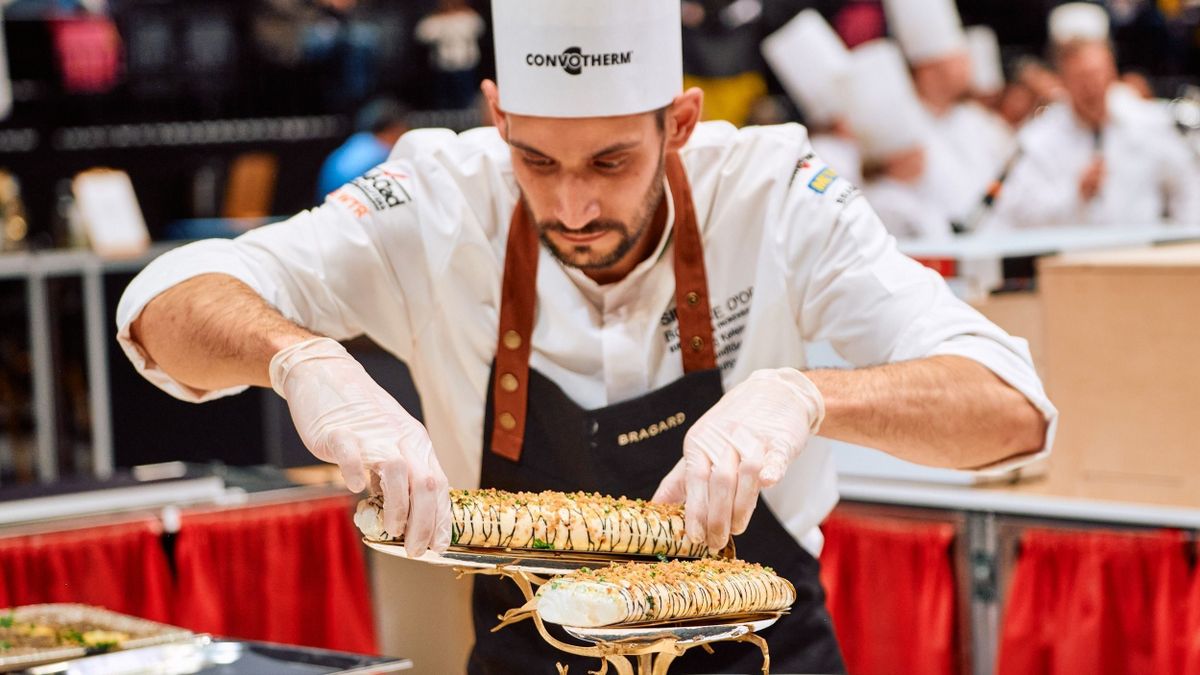 Magyar gasztronómia diadala a Bocuse d’Or versenyen: Lofoteni hallal és makói hagymadzsemmei varázslatételnek nyertek a magyar konyhaművészek