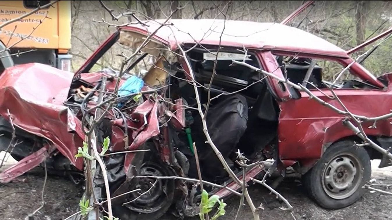 Tragédia Oroszlánynál: Részeg sofőr ölte meg egy házaspárt, autójuk romokban