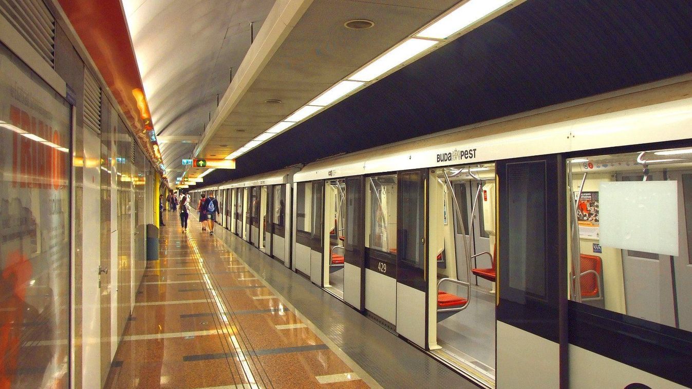 A titokzatos világ az M2-es metró Deák téri állomásán