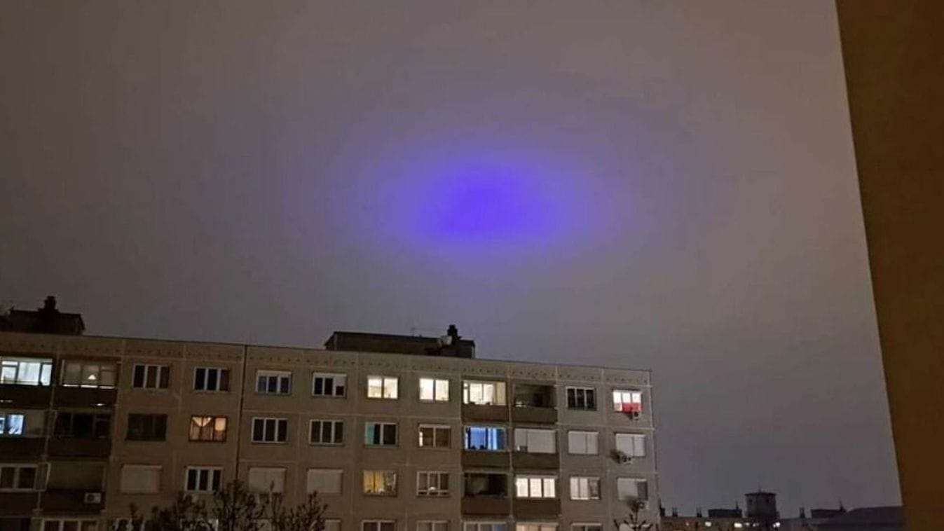 Rejtélyes kék gyűrű lebeg Budapest felett: az emberek elbűvölve figyelték a látványt