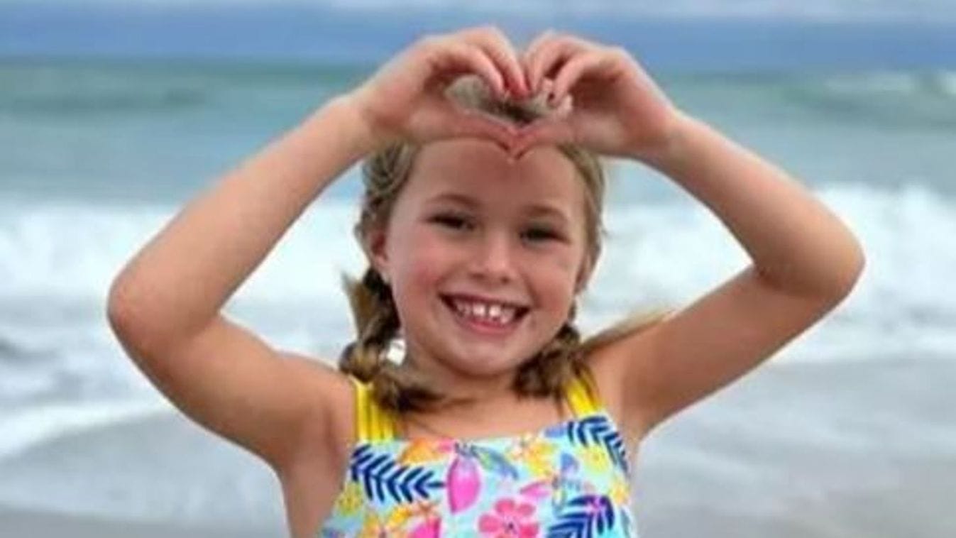 A szörnyű tragédia: Tündéri 7 éves kislányt élve temetett el a homok