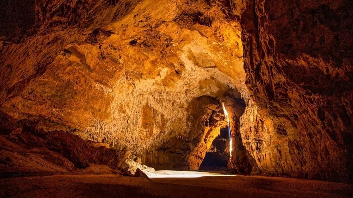 Fedezd fel a titokzatos barlangok világát a márciusi programok során!