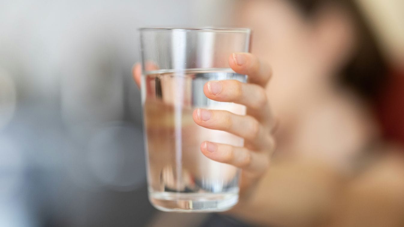 Az igazság kiderült: rosszul iszunk vizet a szakértő szerint