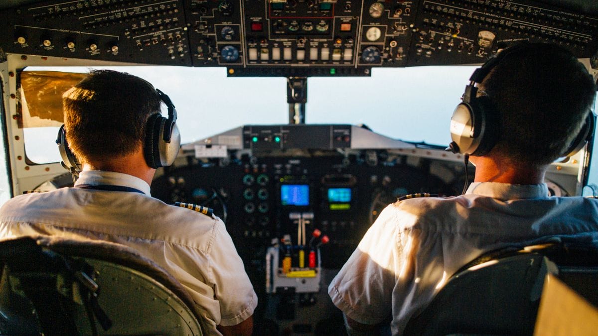 A csoda repülés közben: mindkét pilóta elaludt, de nem történt tragédia