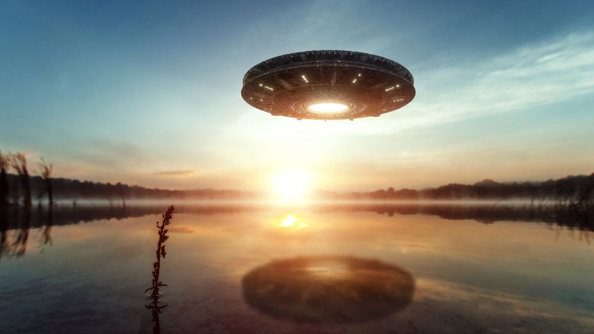 Egyedülálló jelenség: UFO-t figyeltek meg a Hold előtt a tudósok