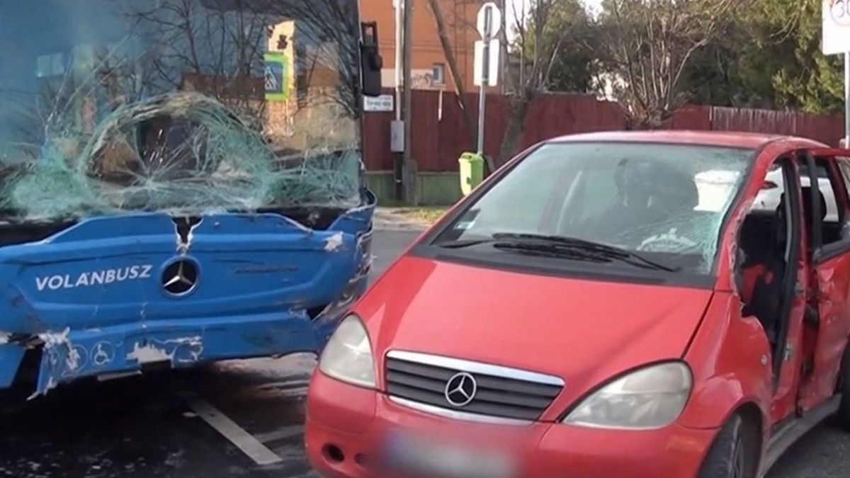 Sokkoló baleset a 18. kerületben: Utasokkal teli busz ütközésében többen megsérültek