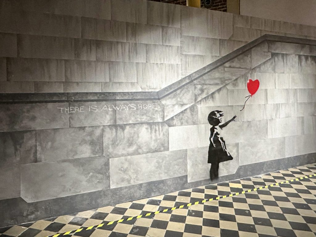 A világhírű Banksy-kiállítás megérkezik Budapestre