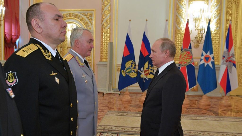 Mi történt? Vlagyimir Putyin indoklás nélkül váltotta le az orosz haditengerészet főparancsnokát