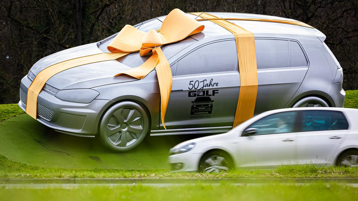 Volkswagen Golf: 50 éves ikon a vezető pozícióban - A legendás modell újabb mérföldkőhöz ért