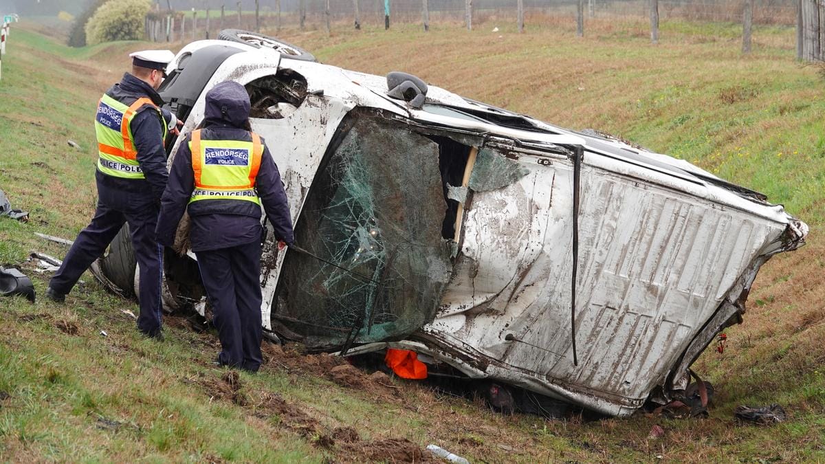 Tragédia az M5-ösön: Halálos baleset dokumentálva a fényképekben