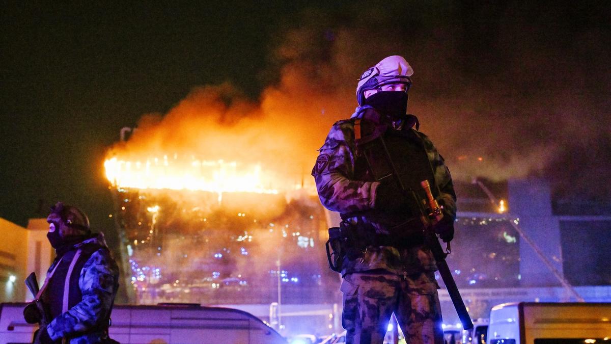 Felfordulás Moszkvában: A támadás borzalma lángoló bevásárlóközpontba