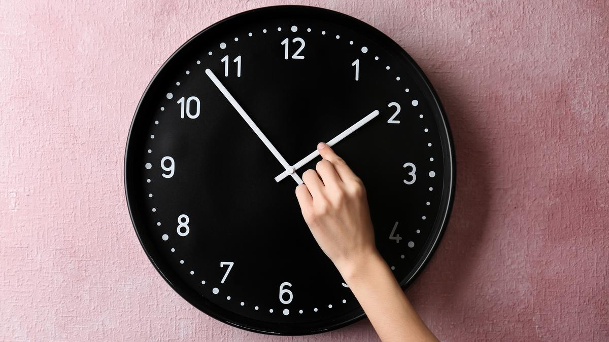 Óraátállítás: Az egyik órával kevesebb alvás hátrányai és hasznai