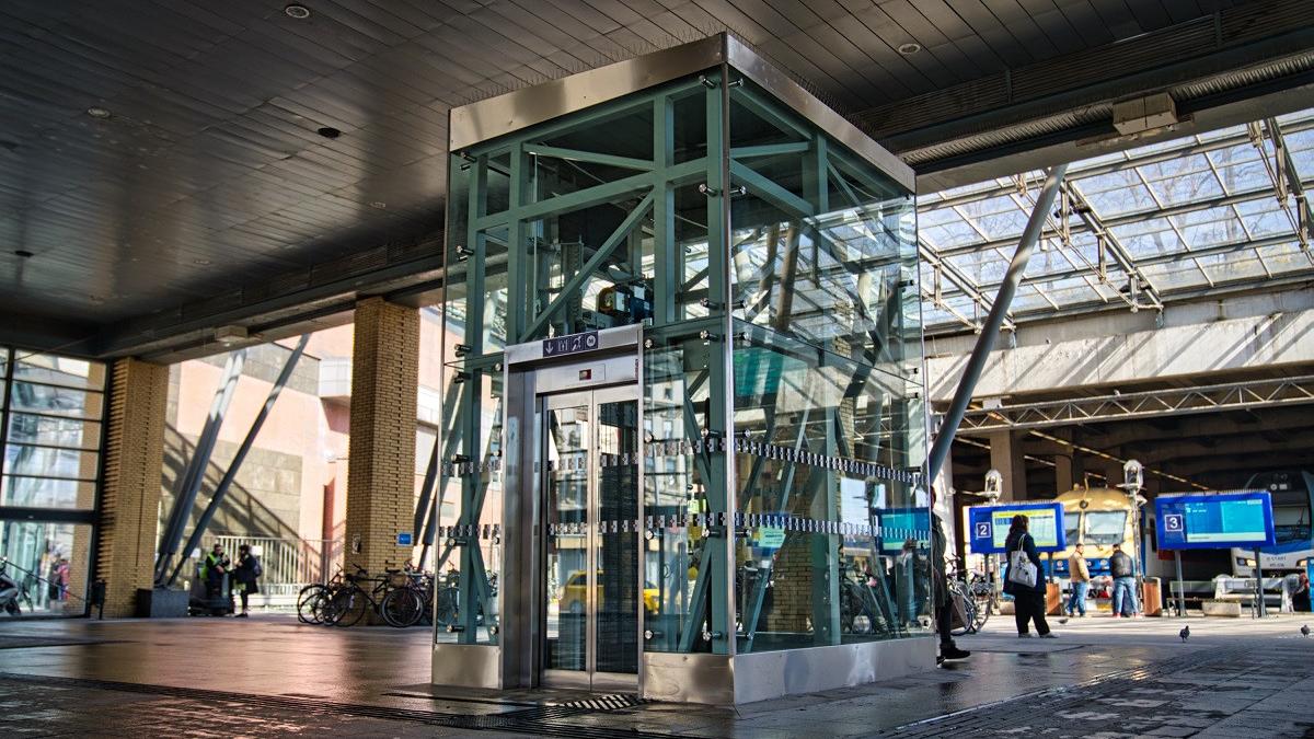 Megérkezett az új lift a Nyugati pályaudvarra: egyszerűbb és kényelmesebb a közlekedés