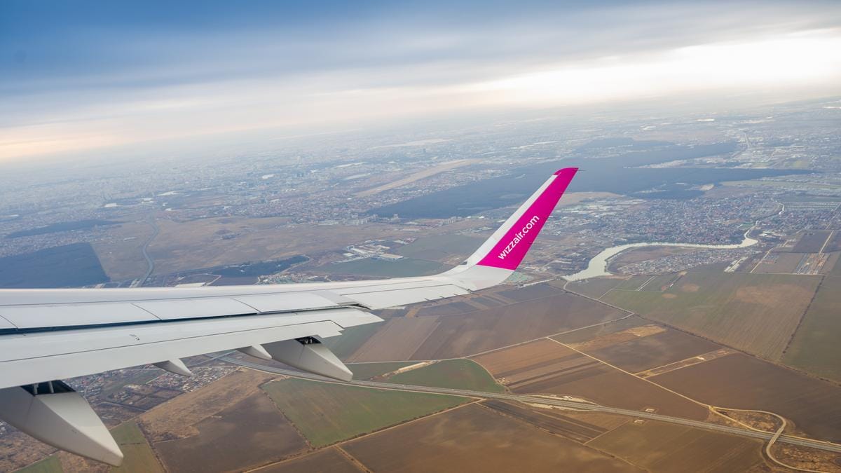 Repülőn szült a Wizz Air járatán egy nő: vészhelyzet a magasban