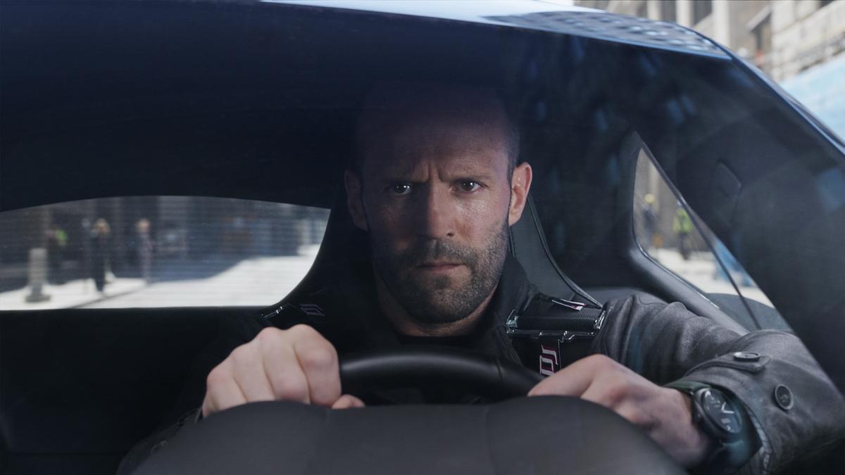 Az “Óriási Fordulat: Jason Statham az utcai árusból a legjobban fizetett brit színésszé vált