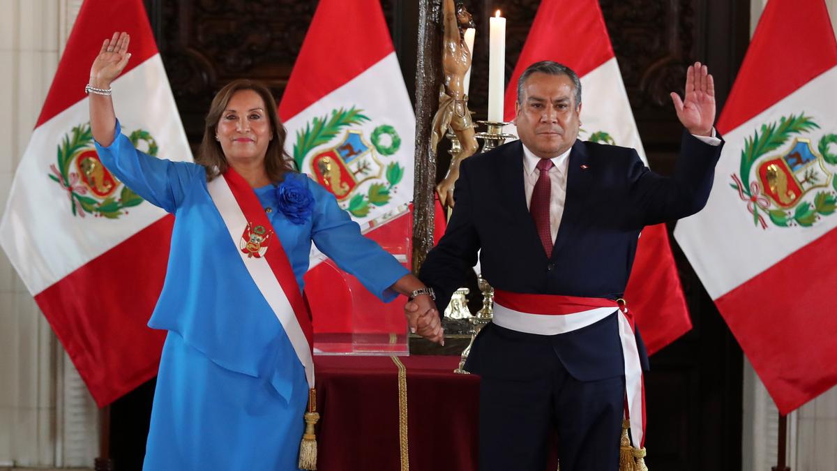 Az elnökasszony luxusórái miatt tartottak házkutatást: botrány Peruban