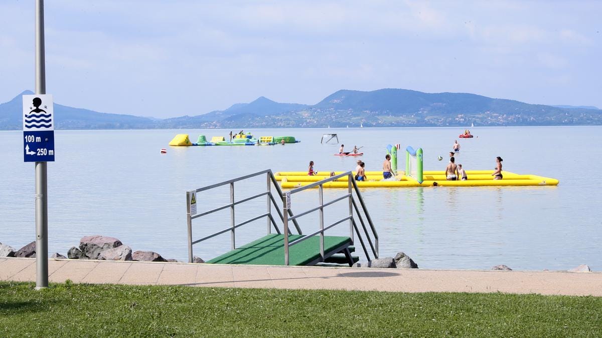 Fonyódiak felháborodása: tiltakozás a szabadstrand ellen