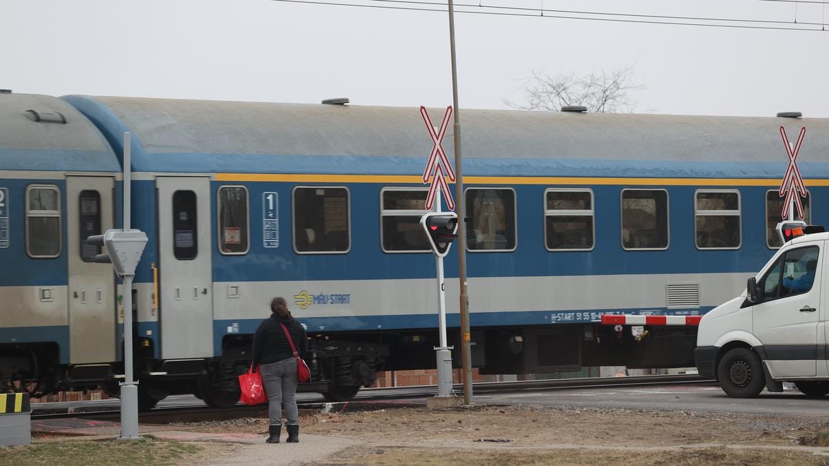 Vonatgázolás Székesfehérváron: Késésekre számíthatnak a Balaton környékén
