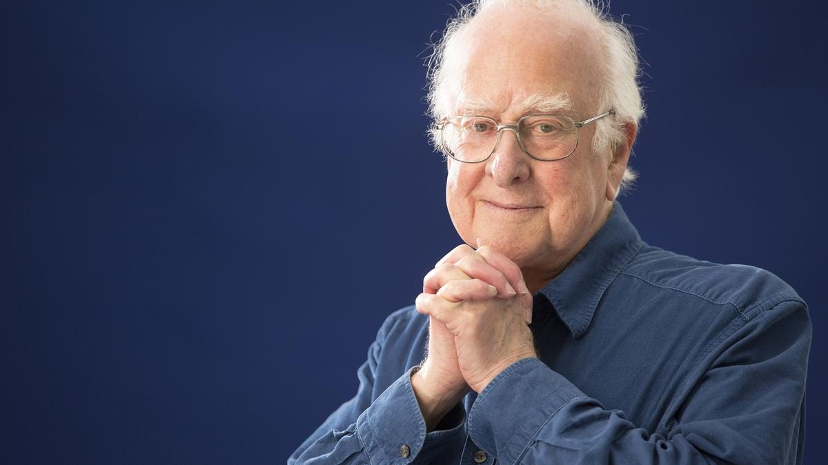 Az "Elhunyt a Nobel-díjas Peter Higgs: Gyászol a Tudományos Világ" cím hatásosan kifejezi a hír súlyát és fontosságát.