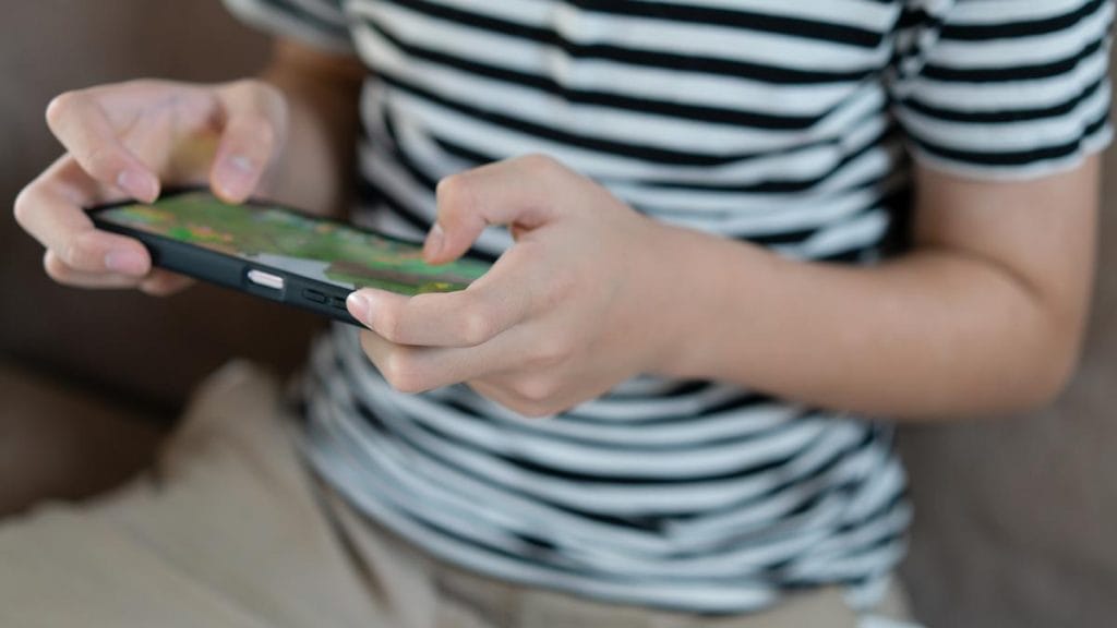 Szlovákiában betiltották az iskolai mobil használatot. Vajon Magyarországon is ez a következő lépés?