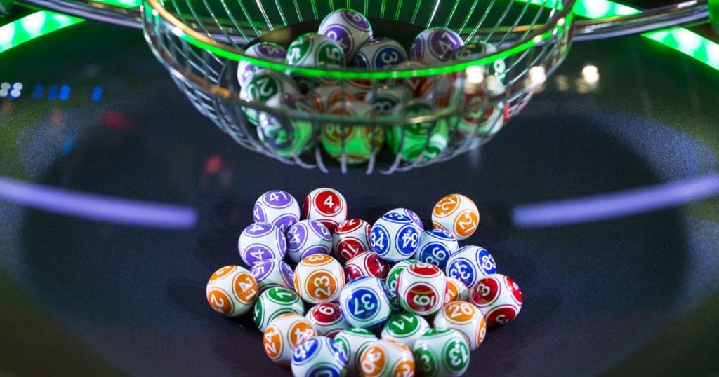 Őrület a lottón: 1 milliárd forintos főnyeremény!