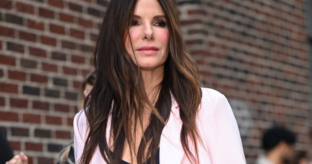 Sandra Bullock fiának hirtelen növekedése: a 14 éves srác már magasabb, mint a híres színésznő