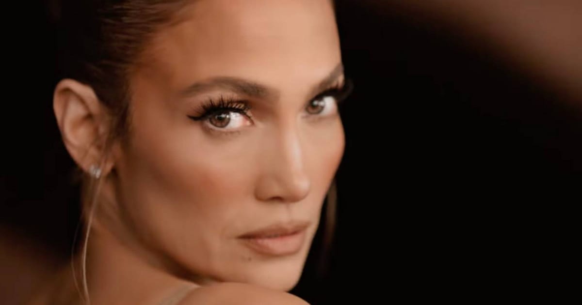 Jennifer Lopez dögös fehérneműs fotói: Az énekesnő továbbra is lenyűgöző, pedig már 54 éves