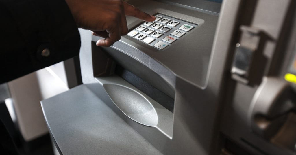 Bankkártya nélküli készpénzfelvétel az automataknál