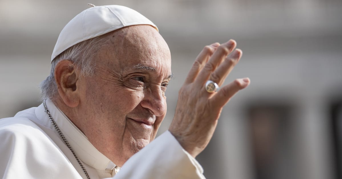 Ferenc pápa audienciáján lévő körözött bűnözőnél három húszcentis kés találva