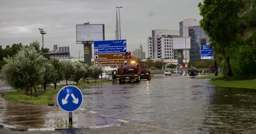 Pokoli Özönvíz: Az elöntött várost merész vádak fojtják