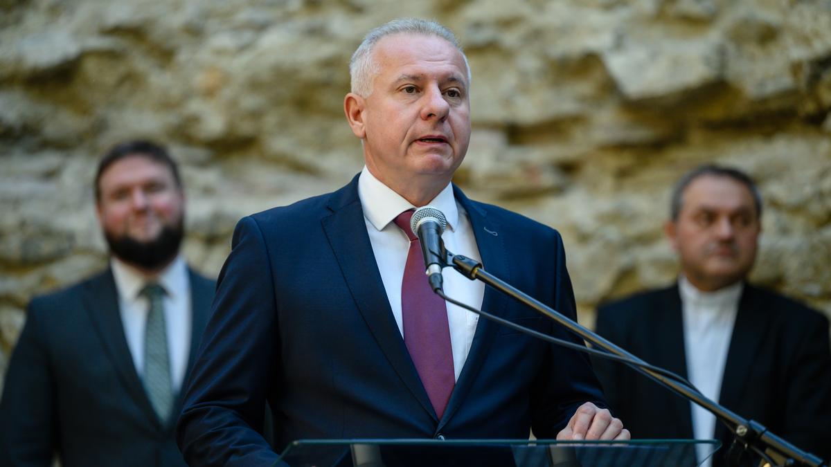 Pécsi polgármester és alpolgármester ellen nyomozás indult – 40 millió forintos pénzügyi botrány a középpontban
