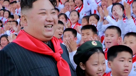 A Diktatúra Popja: Észak-Korea Első Nagy Slágere és a Vezetői Kultusza