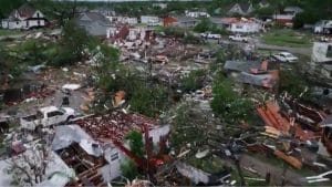 „Rémületes pusztítás: Halálos tornádó söpört végig Oklahomán – döbbenetes videókkal”