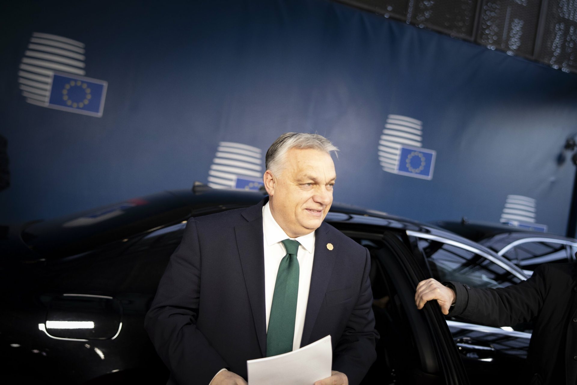 A kemény álláspont: Orbán Viktor szerint mindenki a határokon kívül maradhat