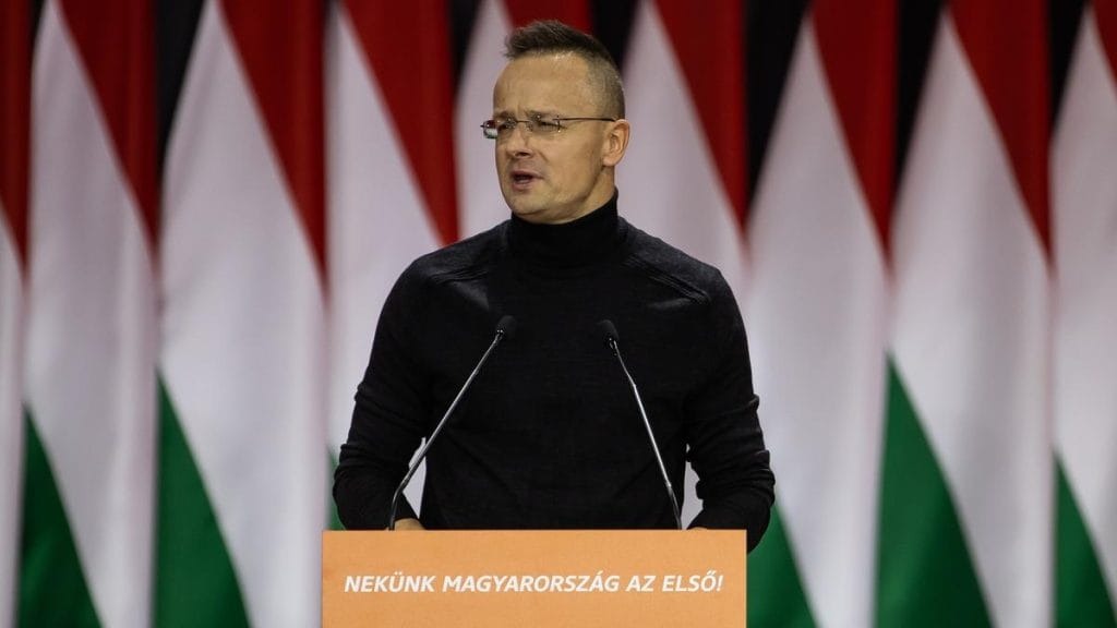Magyarország elkötelezett a béke mellett: Nem küld katonákat Ukrajnába - Szijjártó Péter