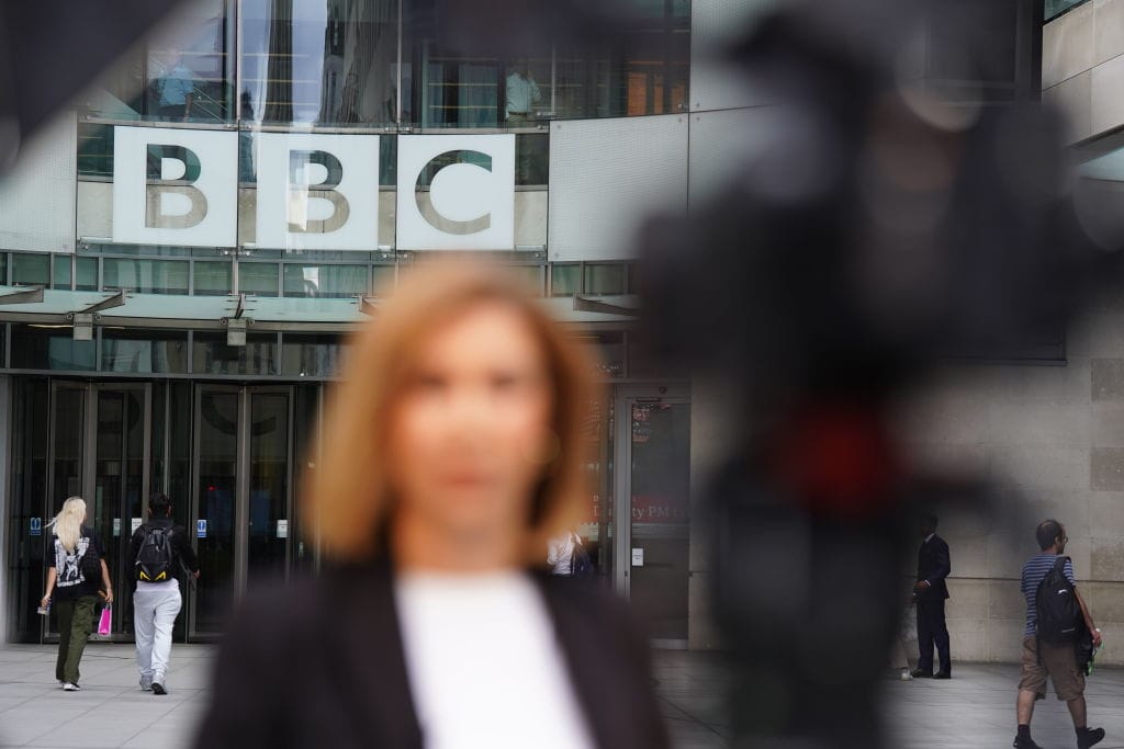 Oroszok külföldi ügynököknek bélyegezték a BBC tudósítóját és más hírességeket