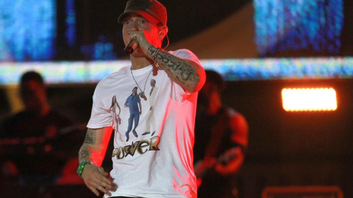 Eminem visszatér a „Slim Shady halála” című új albumával