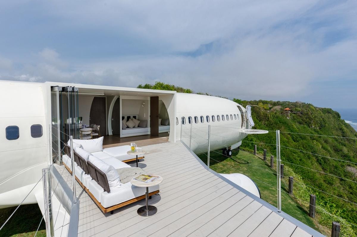 Felhőtlen luxus a magasban: repülőgépből készült tengerre néző luxusszálláshely – fotók