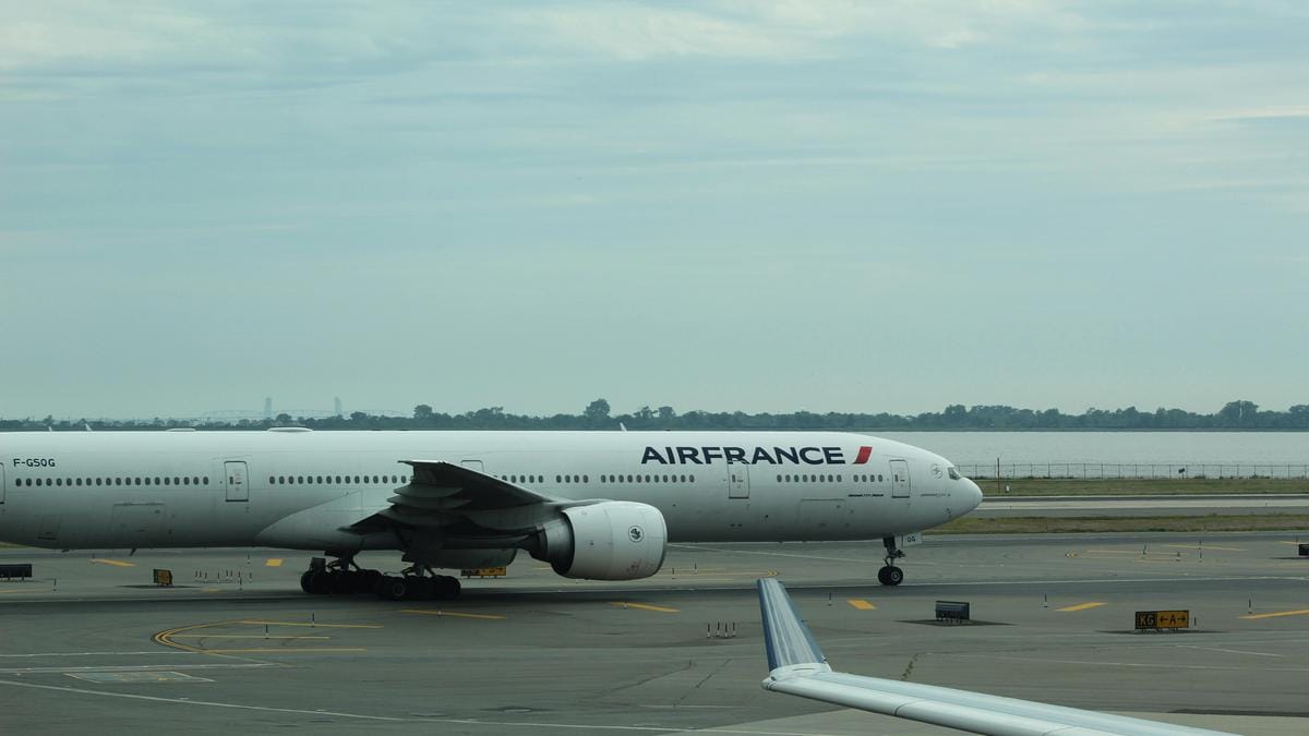 AirFrance járat leszállását Budapesten helyett Bukarest helyett