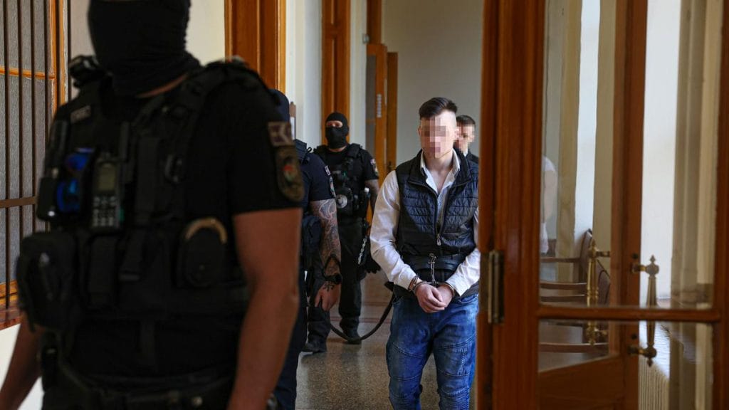 Elhangzott az ítélet a Deák téri kettős gyilkosság ügyében: Fegyházra ítélték a támadókat.